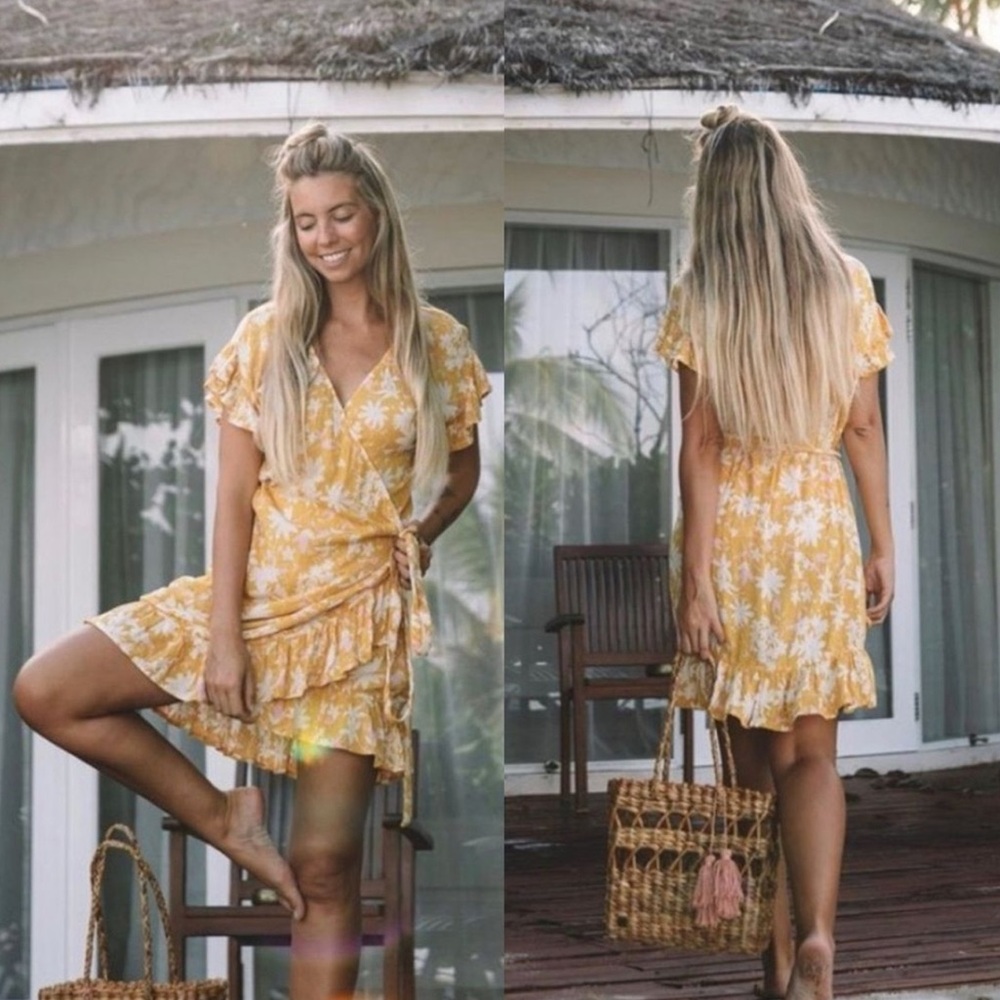 NEW BILLABONG WRAP AND ROLL FLORAL MINI WRAP DRESS☀️